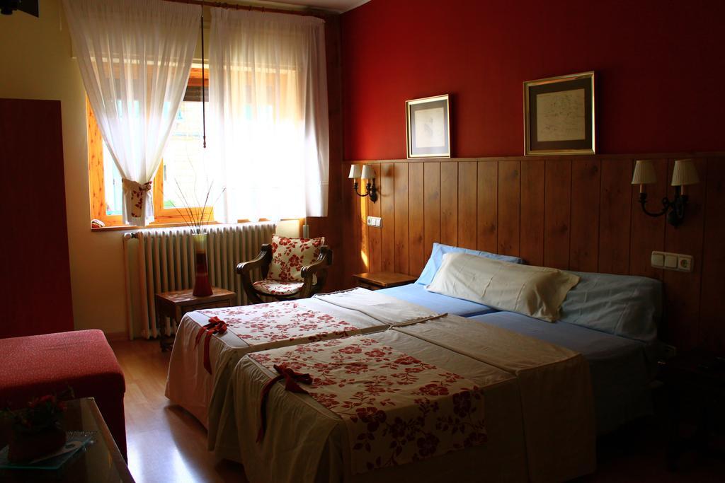 Hostal Escartín Sabinanigo Quarto foto